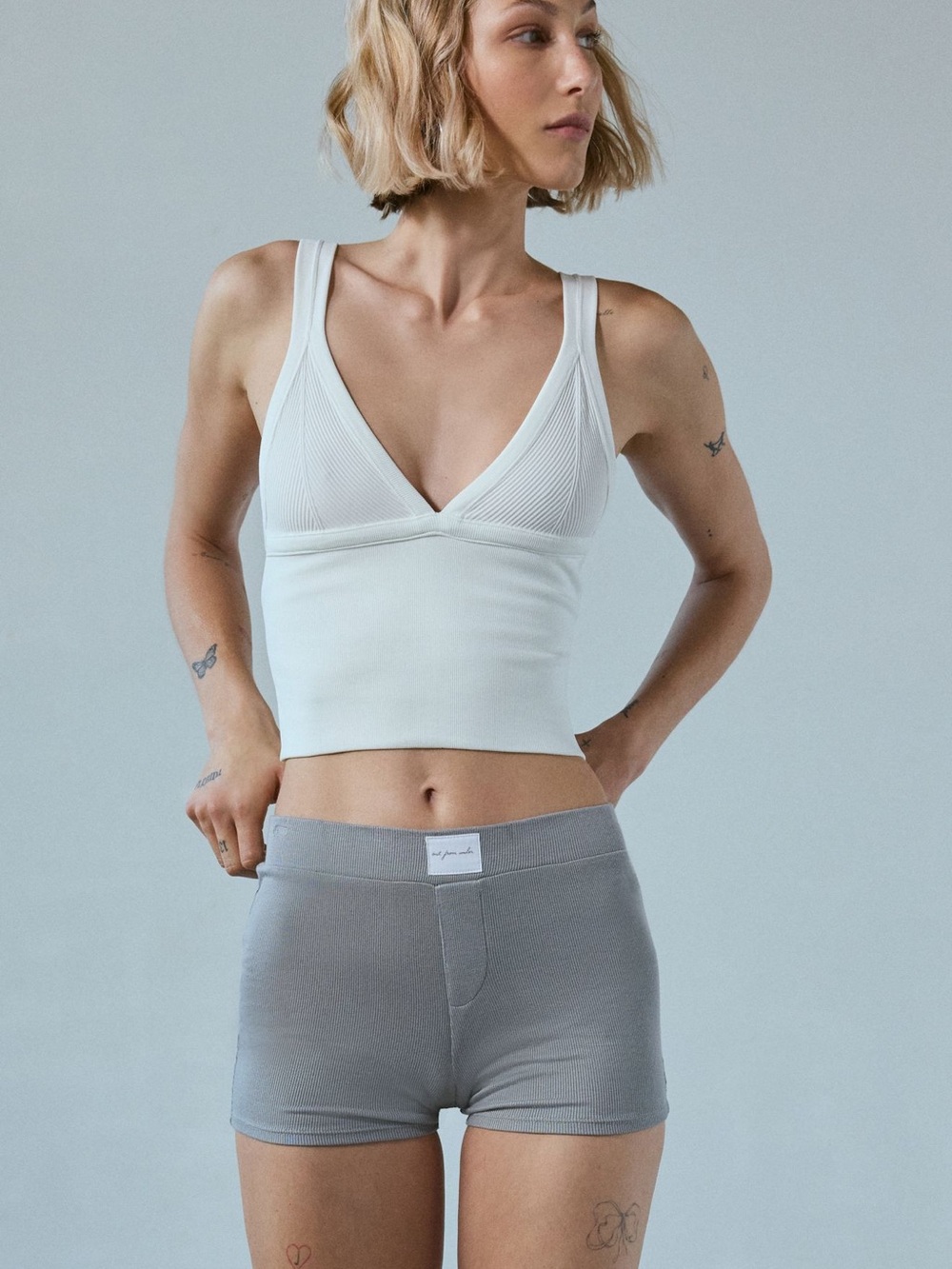 Urban Outfitters White Ribbed V‑Neck Cropped Tank
